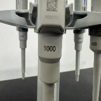 Eppendorf Research Plus Single Channel Pipettes and Stand image 2